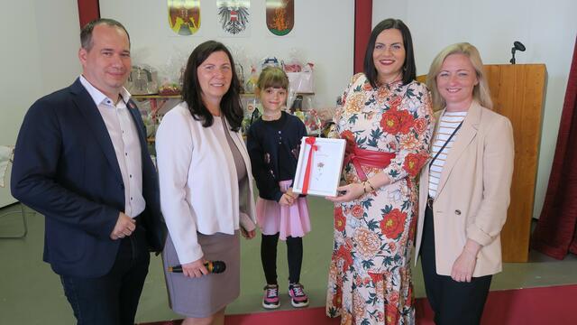 Astrid Eisenkopf stattete der Muttertagsfeier einen Besuch ab.  | Foto: SPÖ St. Margarethen