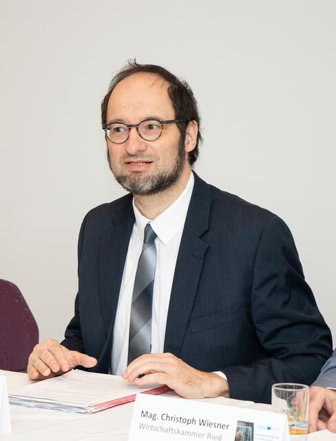 Harald Kosch, Vizepräsident der Uni Passau bei der Eröffnung des Makerspace Robotik in Ried: "Die Universität Passau sieht sich in der Verantwortung, als Innovationsmotor zur Wettbewerbsfähigkeit der grenzüberschreitenden Region beizutragen." | Foto: BRS/Doms