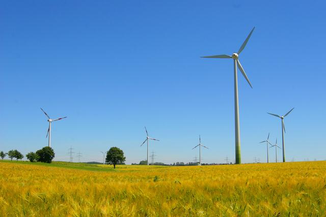 Der mögliche Bau von neuen Windkraftanlagen in Oberösterreich sorgt bei FPÖ und Grüne für reichlich Diskussionsstoff. | Foto: PantherMedia - krofta.jpg