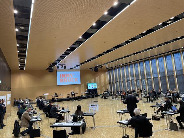 Die letzte Sitzung des Gemeinderates in der Messe sorgt für viel Aufsehen. (Archivfoto) | Foto: BezirksBlätter