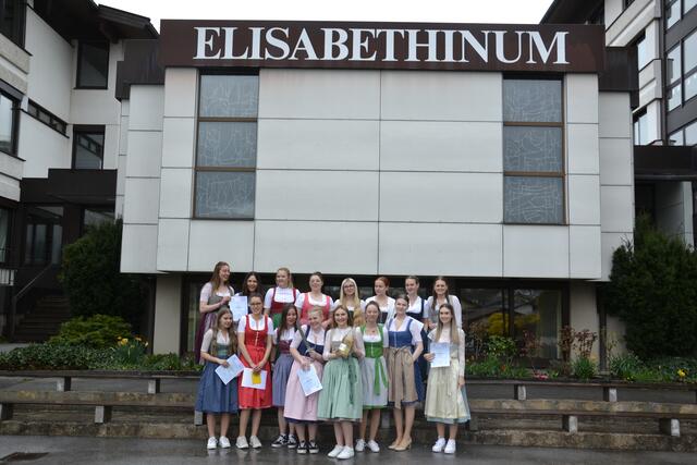 Die Schülerinnen überzeugten mit ihrem Wissen.  | Foto: Elisabethinum St. Johann