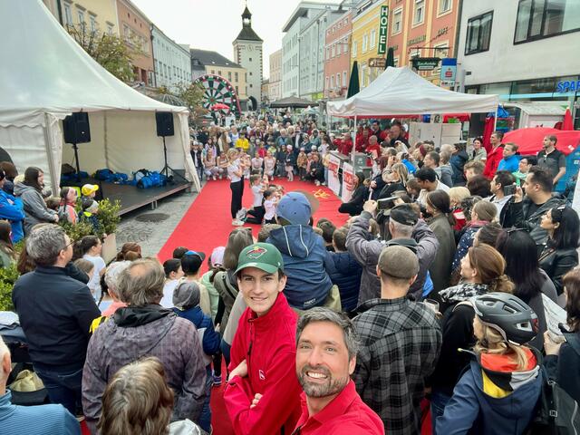 Am 29. April war ganz schön was los am Vöcklabrucker Stadtplatz. Beim ersten FuZo-Fest wurde die neue Verkehrsregelung in der Innenstadt gefeiert.  | Foto: SPÖ Vöcklabruck