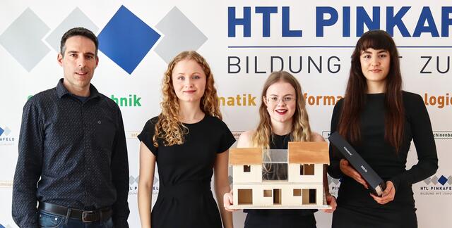 Betreuer Prof. Glatz Hans, Meditsch Elena, Stögerer Nina und Bayer Elena (v.l.) | Foto: HTL Pinkafeld