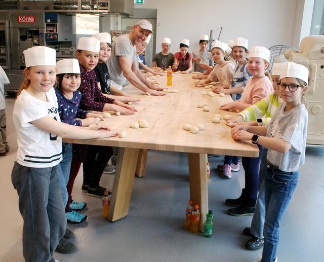 Wie schmecken meine selbstgebackenen Weckerl? Diese Frage wurde beim Steffl Bäck in Haus im Ennstal beantwortet. | Foto: BEN - Verein zur BerufsEingliederung &amp; Nachwuchskräfteförderung