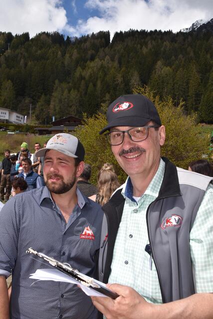 Experten unter sich: Zuchtwart Andreas Gleirscher (r.) und Bezirks-Jungzüchterobmann Johannes Hörtnagl aus Fulpmes | Foto: Kainz
