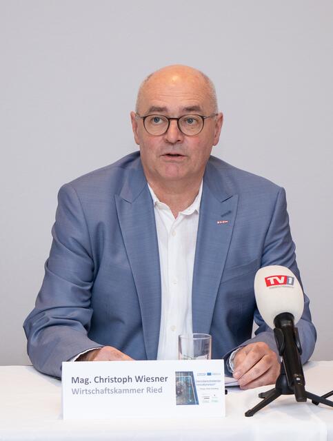 WK-Geschäftsstellenleiter Christoph Wiesner: "Der Innovationsraum ist ein Begegnungsraum, in dem gestandene Unternehmen mit ,jungen Wilden' und und innovativen Vordenkern zusammenarbeiten, das Potenzial digitaler Technologien und Werkzeuge des Internets of Things entdecken und nutzen sowie Lösungen finden und umsetzen. Das löst einen Innovationsschub dies- und jenseits des Inns aus. | Foto: BRS/Doms