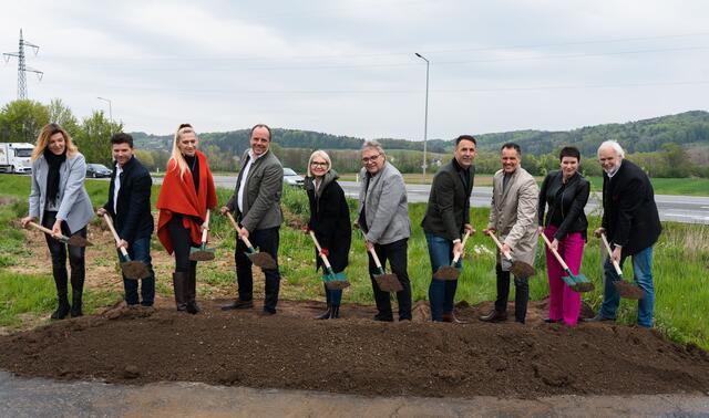 Spatenstich zum Brückenbau über die B 68 auf der Feldbacher Straße in St. Margarethen an der Raab. | Foto: Land Steiermark