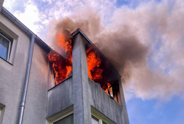 Wohnungsbrand in der Kranebitter Allee 6 | Foto: zeitungsfoto.at