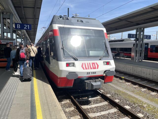 Der Festzug zum Jubiläum der Lilo fährt am Veranstaltungstag vormittags am Hauptbahnhof Linz Richtung Eferding ab. | Foto: BRS/Püringer