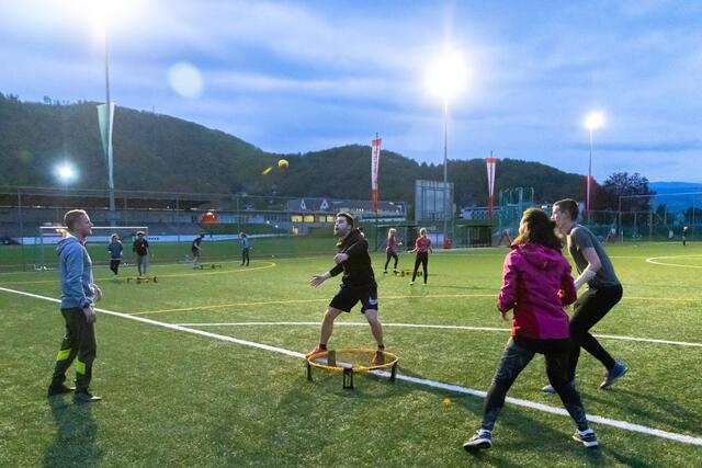 Roundnet ist eine der beliebtesten Parksportarten und hat sich in den letzten Jahren schnell verbreitet.  | Foto: Konstantinov