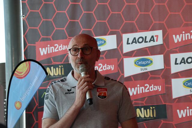 "Mister Beachvolleyball" Tom Bläumauer führte durch die Gespräche. | Foto: Kathrin Haider