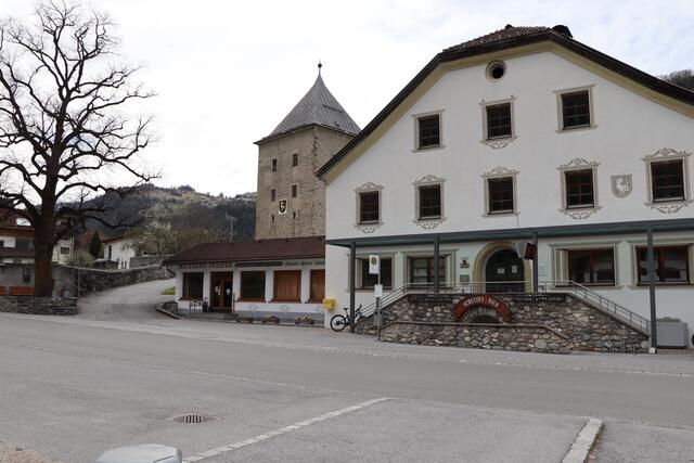 Neues Haltestellenkonzept: Der Vorplatz beim Gemeindehaus soll zu einem Verkehrskonten umgebaut werden. | Foto: Othmar Kolp