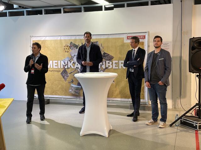 Eröffnung der Dialogausstellung im ECE Kapfenberg: Karl Hintermeier, Andreas Trippolt, Bgm. Fritz Kratzer und Thomas Schaffer-Leitner. | Foto: Kern