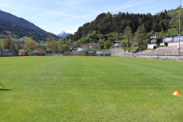 Westlich des bestehenden Fußballplatzes in Perjen soll die neue Sportanlage situiert werden. | Foto: Othmar Kolp