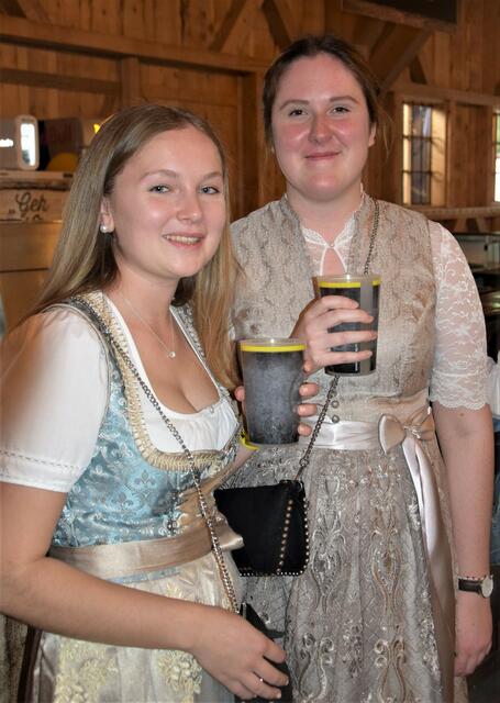 Magdalena und Lea freuten sich hier zu sein. | Foto: Klara Fruhstorfer