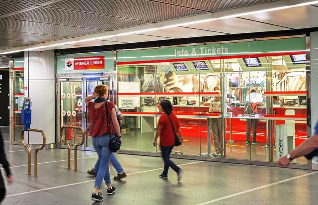 Noch im Oktober vergangenen Jahres, nachdem bekannt wurde, dass die Gebühren für Wasser, Müll, Parken, Strom und Gas teurer werden, sagten die Wiener Linien gegenüber der BezirksZeitung, dass die Öffi-Tickets nicht teurer werden. | Foto: Manfred Helmer/Wiener Linien