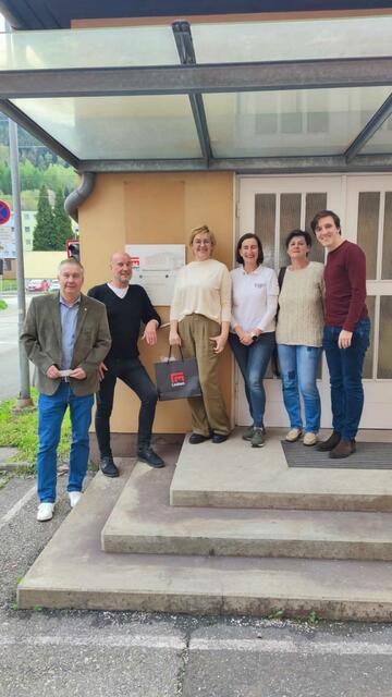Die Grüne Nationalrätin Bedrana Ribo (3.v.l.) stattete den Leobener Community Nurses (im Bild Gabriele Gruber – 3. v.r.) mit der Leobener Gemeinderätin Birgit Scharf (2.v.r.) sowie den Gemeinderäten Klaus Gössmann (l.) und Arno Maier (2.v.l.) einen Besuch ab.  | Foto: KK