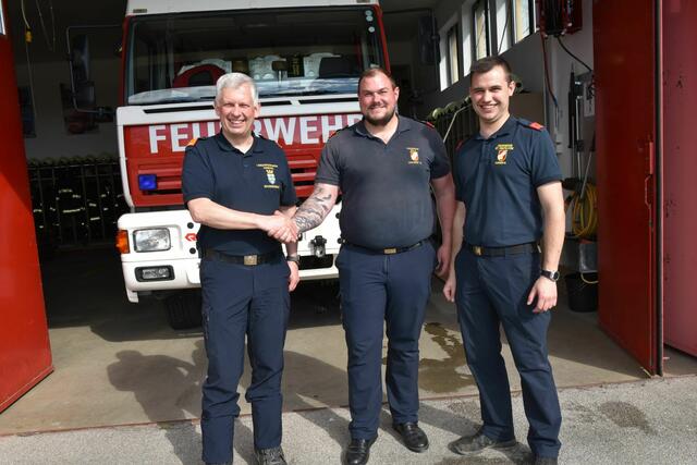 Josef Fuchsberger, Bezirksfeuerwehrkommandant-Stv., Thomas Haslinger und Bernhard Auinger, Kommandant-Stv. der FF St. Pantaleon. | Foto: Wolfgang Zarl