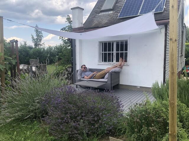 Wenn sich das Haus selbst versorgt, kann man schon mal die Füße hochlegen. | Foto: Lukas Pawek