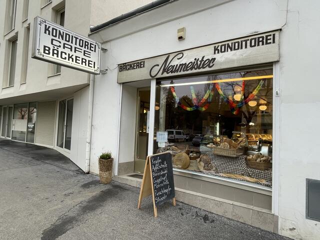 Die Filiale in der Sandleitengasse 62, direkt an der Bezirksgrez zwischen Hernals und Ottakring.  | Foto: mjp