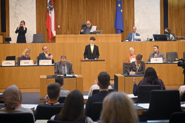 Philipp Kachler in der Rolle eines Abgeordneten | Foto: : Fotos stammen von der Homepage der Parlamentsdirektion bzw. von https://das.fotovonzinner.com/