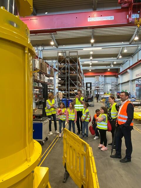 60 Kinder lernten am 4. Mai bei HAINZL den Arbeitsplatz der Eltern kennen. | Foto: HAINZL