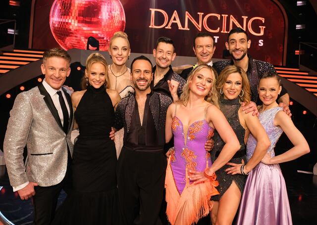 Da war den Dancing Stars noch zum Lachen zumute: Bei den Proben geschah ein Drama - ein Profi gab wegen der Verletzung des Tanzpartners freiwillig auf! | Foto: ORF/ Hans Leitner