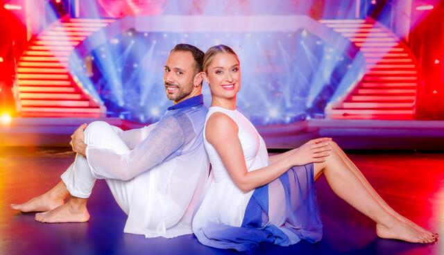 Fix im Finale ist Paar 01: Corinna Kamper und Danilo Campisi mit einem Contemporary zu "Glatteis". | Foto: ORF/ Günther Pichlkostner