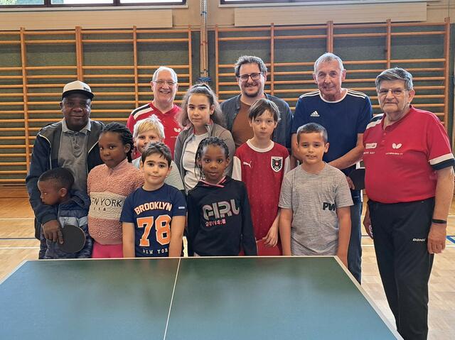 Die Teilnehmer/innen am World Table Tennis Day in St. Pölten 2023