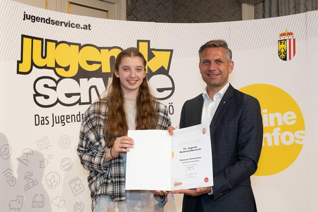 Konstanze Strasser wurde von der Jury als eine von 47 Jugendlichen aus 18 Schulen ins Finale des OÖ Landes-Jugendredewettbewerbs gewählt. Sie holte Platz Zwei beim 70. Jugend-Redewettbewerb.. | Foto: Land OÖ/Andreas Krenn