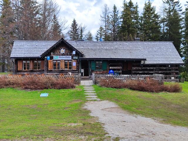 in der Edelweißhütte kann man gemütlich und sehr gut eine Mahlzeit zu sich nehmen... | Foto: I.Wozonig