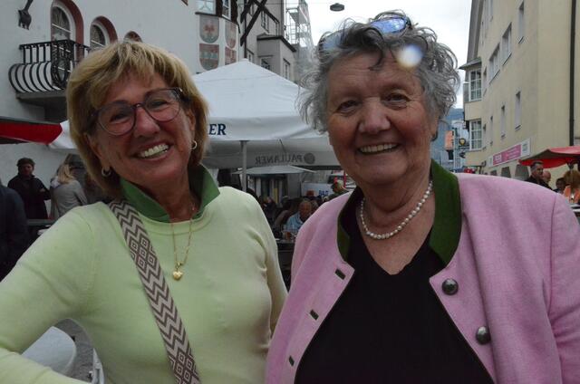 Ilse Ruth Härting und Silvia Schaller setzten ihr schönstes Eröffnungsfreude-Lächeln auf.
