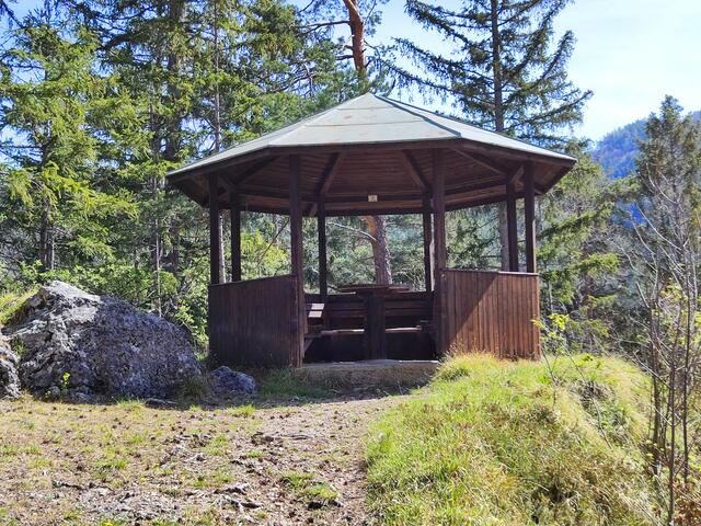 bald erreichen wir die Aussichtswarte Parapluie... | Foto: I.Wozonig