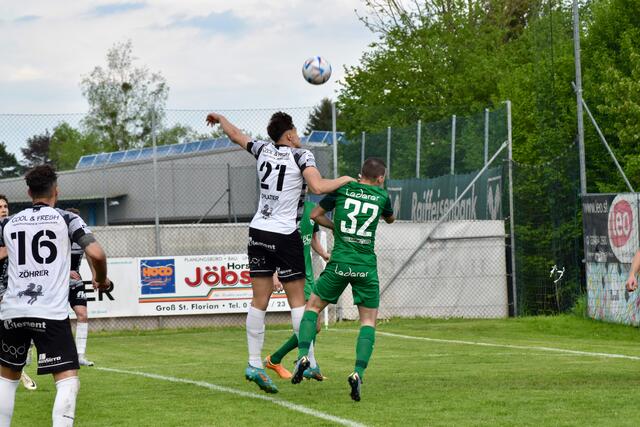 Erster und Zweiter waren Hengsberg und Groß St. Florian nach der Hinrunde. Beide müssen nun um einen Aufstiegsplatz ordentlich kämpfen. | Foto: Michl