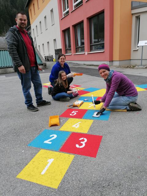 Thomas Schagerl, Obfrau des „Vereins Groß &amp; Klein“ Andrea und Isabella Schagerl, Martina Bachler | Foto: Verein Groß und Klein