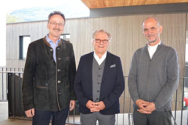 Eröffneten gemeinsam die Ausstellung: Dr. Walter Stefan, Künstler Hans Seifert und Pfarrer Andreas Tausch (v.li.) | Foto: Siegele