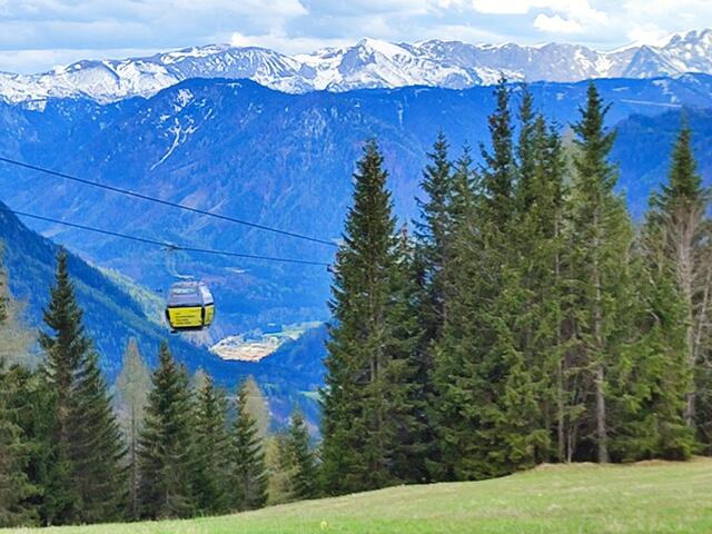 die Kette der Hochschwabgruppe  leuchtet herüber... | Foto: I. Wozonig