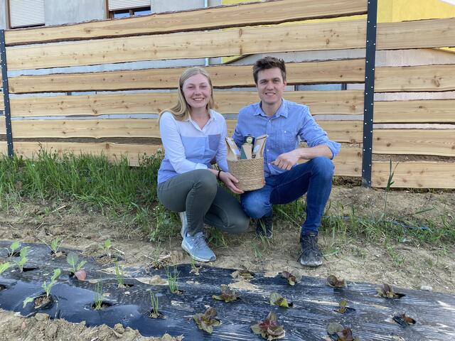 Carina und Max Gschaider bewirtschaften die Online-Gärten im echten Leben. | Foto: Claudia Raidl