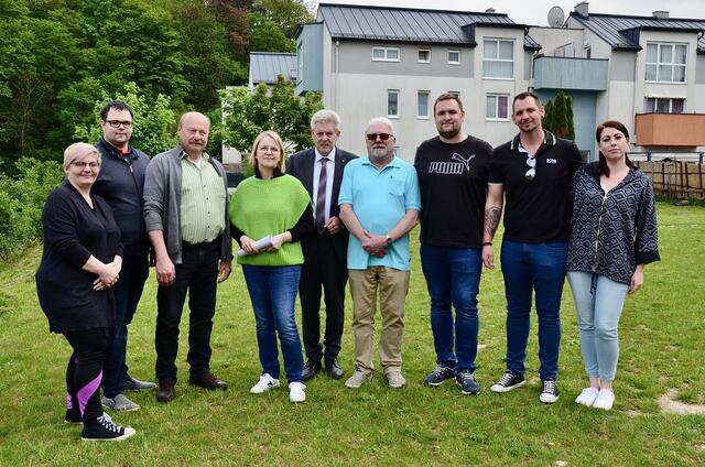  Landtagsabgeordneter Hermann Hauer, Vizebürgermeister von Schwarzau Karl Seidl, Amtsleiter Thomas Streng, Geschäftsführerender Gemeinderat Thomas Elian, Bürgermeisterin von Schwarzau Evelyn Artner. | Foto: Elisabeth Peinsipp