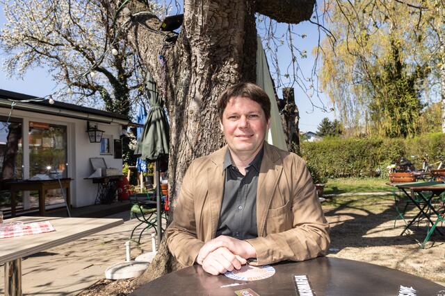 Der Wetzelsdorfer Bezirksvorsteher Christoph Richter ist begeistert darüber, wie viele Ideen aus der Bevölkerung kommen und hofft auf einen offenen Dialog. | Foto: Konstantinov