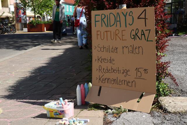 Grazer Aktivistinnen und Aktivisten setzten auch beim Lendwirbel auf Bewusstseinsbildung. | Foto: Fridays for Future Graz