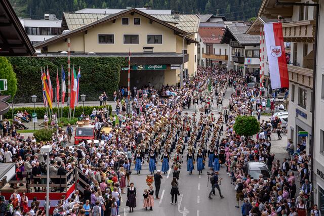 Das Gauder Fest war wieder ein absolutes Highlight. 2.800 Trachtler waren beim Umzug dabei.  | Foto: promedia