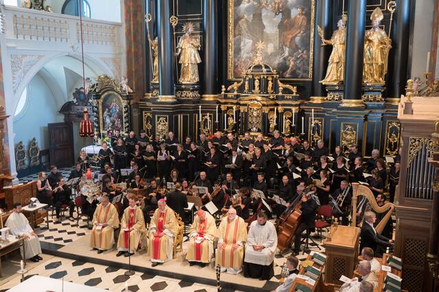 Festgottesdienst im Stift Wilten anläßlich des Jubiläums von Abt Schreier. | Foto: Sigl