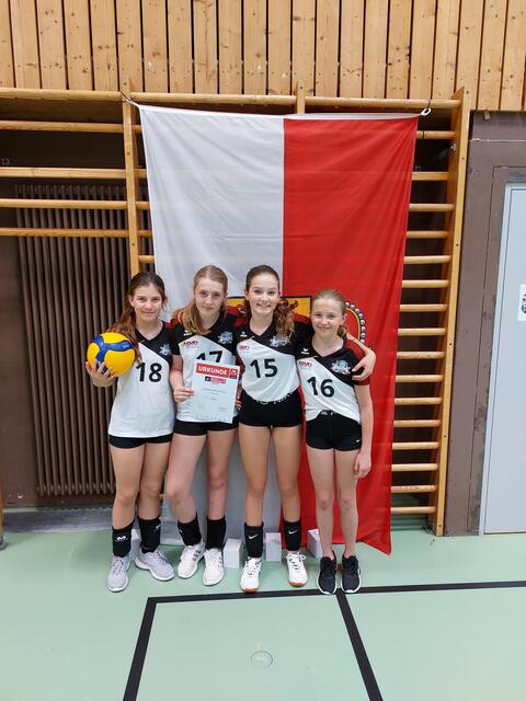 Lea Oberkofler, Johanna Bstieler, Emily Oberlerchner, Lea Schönegger | Foto: Foto: Volleyboi Zell