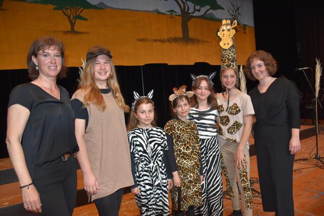 Romana Maier, Carla Gruber, Stella Pelzmann, Mona Hirschmann, Veronika Weiland, Jana Hirschmann und Kathrin Ully