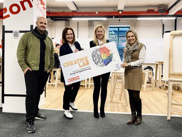 Creative Region Geschäftsführer Georg Tremetzberger, WKOÖ Vizepräsidentin Angelika Sery-Froschauer, Stadträtin Doris Lang-Mayrhofer (ÖVP) und Karin Reiter, Leiterin Innovationsmanagement.  | Foto: Verena Kroupa