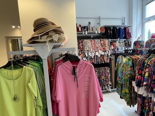 Die Kleidung im Mazu Shop soll Frauen jeder Größe und jedes Alters passen.  | Foto: Salme Taha Ali Mohamed