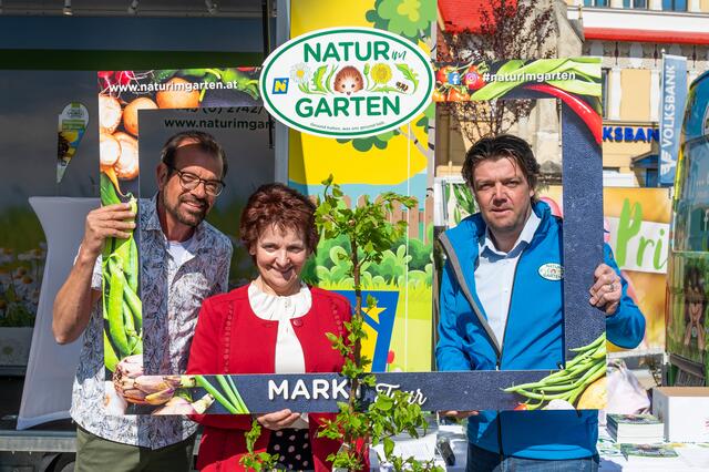 Biogärtner Karl Ploberger, Bgm. Ludmilla Etzenberger, GF Matthias Wobornik freuten sich über viele positive Begegnungen und Gespräche rund ums ökologische Gärtnern mit „Natur im Garten“ | Foto: Natur im Garten