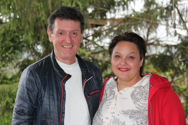Verena Rainer geht heuer in ihre zweite Saison als Obfrau der Theatergruppe St. Donat und Seppi Rukavina spielt wieder die Hauptrolle. | Foto: Peter Pugganig