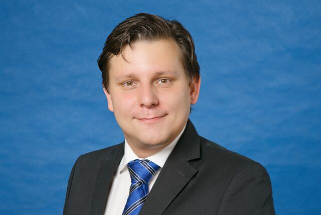 Markus Platt, FPÖ-Klubobmann im Ersten, befürchtet einen Parkplatzschwund und fordert, dass die Zufahrt für Anrainer weiter möglich bleibt. | Foto: FPÖ Wien